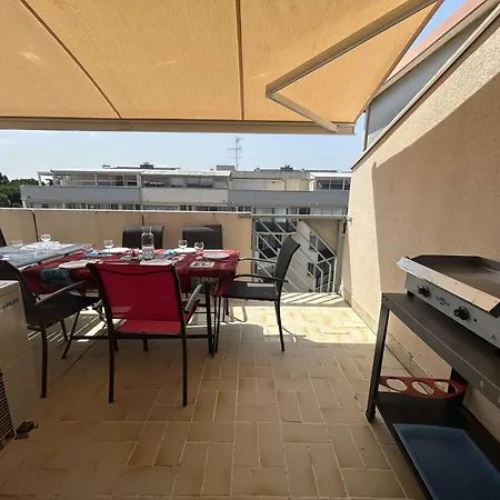 Appt 2 Pieces Climatise Du Roi Gr090-171 Apartment *